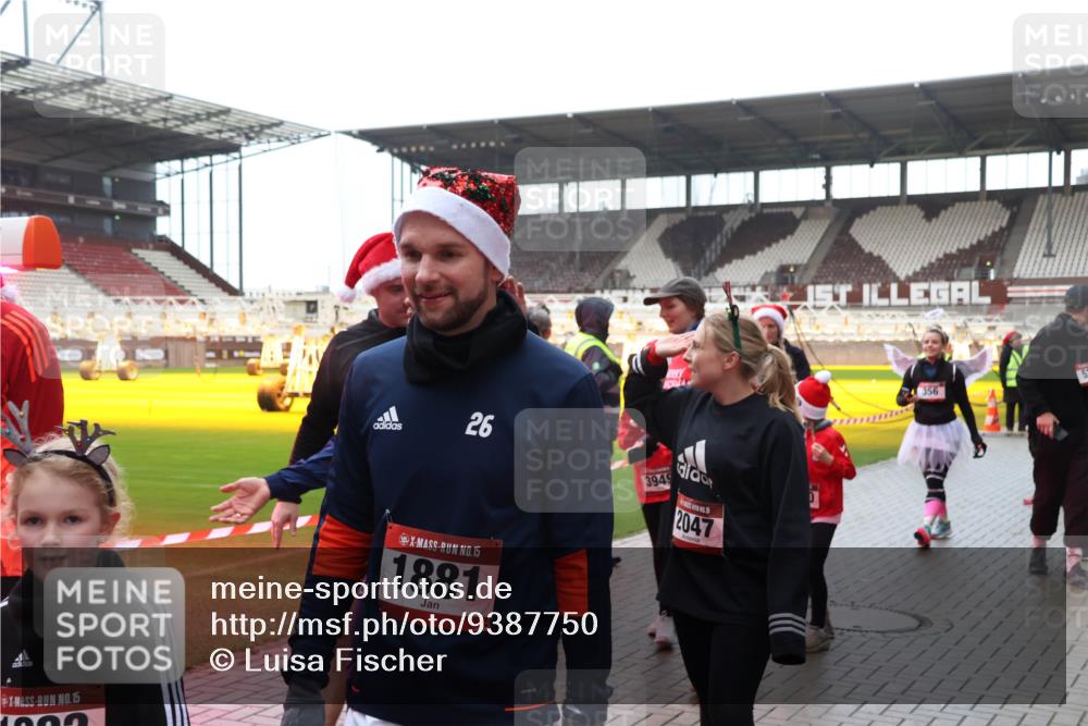 07.12.2025 - St. Pauli X-Mass-Run No. 15 Luisa Fischer http://msf.ph/oto/9387750 07.12.2025 11:47:39 Ziel 15, 26, 25, 15, 1881, 3949, 2047, 1, 356, 346, 353, 371, 530, 567, 570, 609, 614, 640, 642, 645, 647, 649, 898, 900, 901, 903, 930, 978, 987, 992, 1881, 1882, 2047, 2114, 2179, 2180, 2182, 2221, 2222, 2223, 2347, 2442, 2446, 2568, 2798, 2928, 3010, 3210, 3215, 3216, 3416, 3419, 3420, 3430, 3471, 3482, 3525, 3594, 3596, 3641, 3655, 3664, 3754, 3770, 3777, 3798, 3800, 3924, 3925, 3948, 3949, 3961, 4883, 5004 meine-sportfotos.de