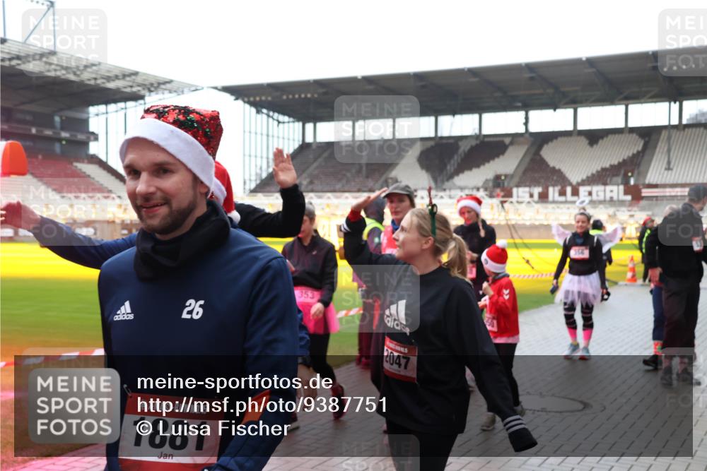 07.12.2025 - St. Pauli X-Mass-Run No. 15 Luisa Fischer http://msf.ph/oto/9387751 07.12.2025 11:47:39 Ziel 353, 26, 15, 1881, 2047, 346, 353, 371, 530, 567, 570, 609, 614, 640, 642, 645, 647, 649, 898, 900, 901, 903, 930, 978, 987, 992, 1881, 1882, 2047, 2114, 2179, 2180, 2182, 2221, 2222, 2223, 2347, 2442, 2446, 2568, 2798, 2928, 3010, 3210, 3215, 3216, 3416, 3419, 3420, 3430, 3471, 3482, 3525, 3594, 3596, 3641, 3655, 3664, 3754, 3770, 3777, 3798, 3800, 3924, 3925, 3948, 3949, 3961, 4883, 5004 meine-sportfotos.de