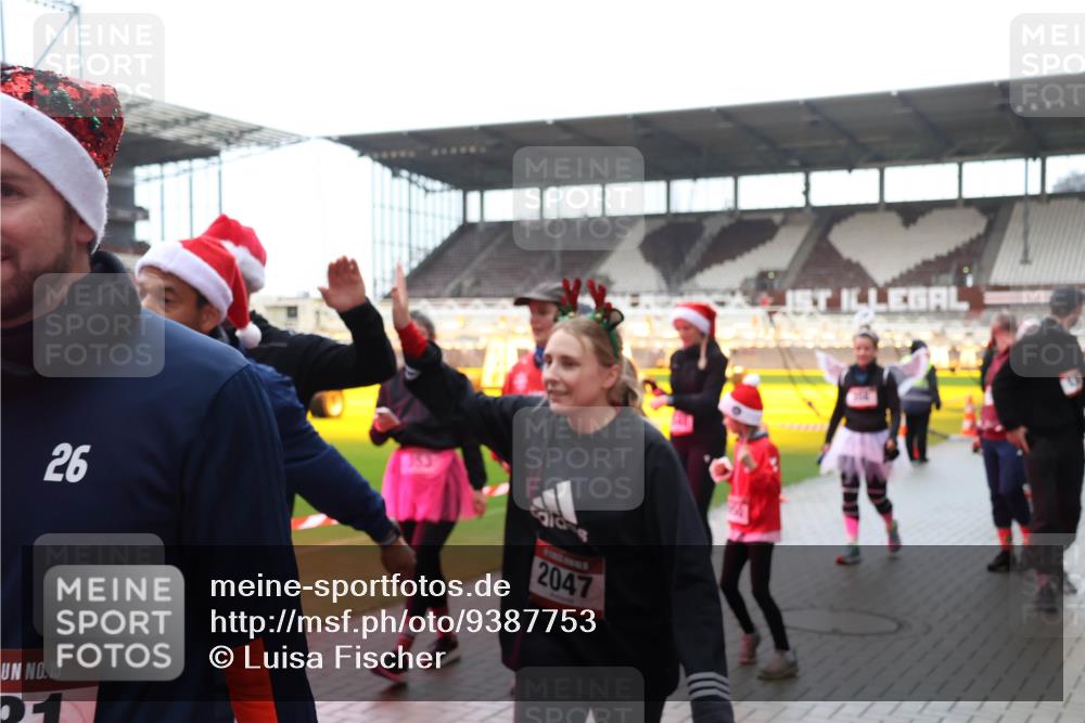 07.12.2025 - St. Pauli X-Mass-Run No. 15 Luisa Fischer http://msf.ph/oto/9387753 07.12.2025 11:47:39 Ziel 26, 2047, 15, 01, 346, 353, 371, 530, 567, 570, 609, 614, 640, 642, 645, 647, 649, 898, 900, 901, 903, 930, 978, 987, 992, 1881, 1882, 2047, 2114, 2179, 2180, 2182, 2221, 2222, 2223, 2347, 2442, 2446, 2568, 2798, 2928, 3010, 3210, 3215, 3216, 3416, 3419, 3420, 3430, 3471, 3482, 3525, 3594, 3596, 3641, 3655, 3664, 3754, 3770, 3777, 3798, 3800, 3924, 3925, 3948, 3949, 3961, 4883, 5004 meine-sportfotos.de