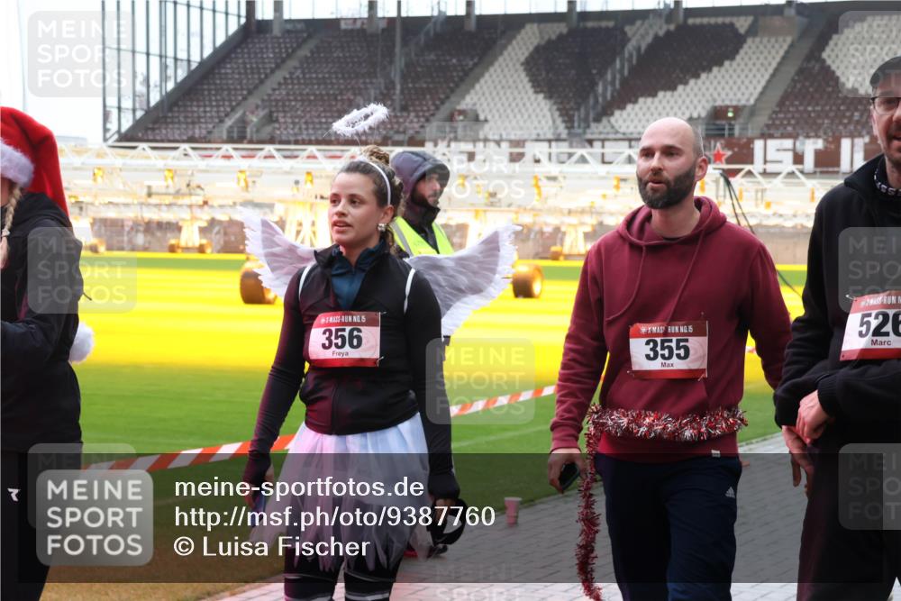 07.12.2025 - St. Pauli X-Mass-Run No. 15 Luisa Fischer http://msf.ph/oto/9387760 07.12.2025 11:47:43 Ziel 15, 356, 15, 355, 526, 107, 121, 125, 131, 237, 245, 254, 353, 371, 530, 567, 570, 609, 614, 640, 645, 647, 898, 900, 901, 903, 930, 978, 987, 992, 1540, 1881, 1882, 2047, 2114, 2182, 2221, 2222, 2223, 2347, 2442, 2446, 2568, 2798, 2928, 3010, 3210, 3215, 3216, 3416, 3419, 3420, 3430, 3471, 3482, 3525, 3594, 3596, 3641, 3655, 3664, 3754, 3770, 3777, 3798, 3800, 3924, 3925, 3948, 3949, 3961, 4883, 5004 meine-sportfotos.de