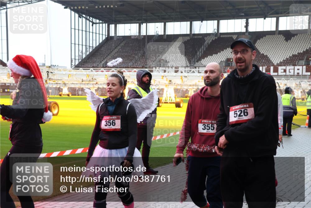 07.12.2025 - St. Pauli X-Mass-Run No. 15 Luisa Fischer http://msf.ph/oto/9387761 07.12.2025 11:47:43 Ziel 15, 356, 15, 355, 15, 526, 107, 121, 125, 131, 237, 245, 254, 353, 371, 530, 567, 570, 609, 614, 640, 645, 647, 898, 900, 901, 903, 930, 978, 987, 992, 1540, 1881, 1882, 2047, 2114, 2182, 2221, 2222, 2223, 2347, 2442, 2446, 2568, 2798, 2928, 3010, 3210, 3215, 3216, 3416, 3419, 3420, 3430, 3471, 3482, 3525, 3594, 3596, 3641, 3655, 3664, 3754, 3770, 3777, 3798, 3800, 3924, 3925, 3948, 3949, 3961, 4883, 5004 meine-sportfotos.de
