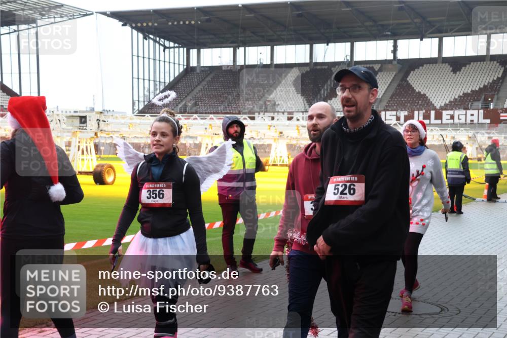 07.12.2025 - St. Pauli X-Mass-Run No. 15 Luisa Fischer http://msf.ph/oto/9387763 07.12.2025 11:47:44 Ziel 15, 356, 3, 15, 526, 107, 121, 125, 131, 237, 245, 254, 353, 530, 567, 570, 609, 614, 640, 645, 647, 898, 900, 901, 930, 978, 987, 992, 1540, 1881, 1882, 2047, 2114, 2182, 2221, 2222, 2223, 2347, 2442, 2446, 2568, 2798, 2928, 3010, 3210, 3215, 3216, 3416, 3419, 3420, 3430, 3471, 3482, 3525, 3594, 3596, 3641, 3655, 3664, 3754, 3770, 3777, 3798, 3800, 3924, 3925, 3948, 3949, 3961, 4883, 5004 meine-sportfotos.de