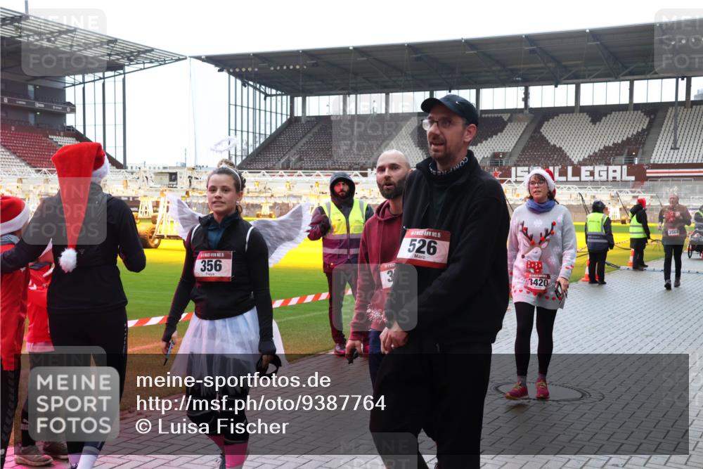 07.12.2025 - St. Pauli X-Mass-Run No. 15 Luisa Fischer http://msf.ph/oto/9387764 07.12.2025 11:47:44 Ziel 15, 356, 3, 15, 526, 3420, 2568, 107, 121, 125, 131, 237, 245, 254, 353, 530, 567, 570, 609, 614, 640, 645, 647, 898, 900, 901, 930, 978, 987, 992, 1540, 1881, 1882, 2047, 2114, 2182, 2221, 2222, 2223, 2347, 2442, 2446, 2568, 2798, 2928, 3010, 3210, 3215, 3216, 3416, 3419, 3420, 3430, 3471, 3482, 3525, 3594, 3596, 3641, 3655, 3664, 3754, 3770, 3777, 3798, 3800, 3924, 3925, 3948, 3949, 3961, 4883, 5004 meine-sportfotos.de