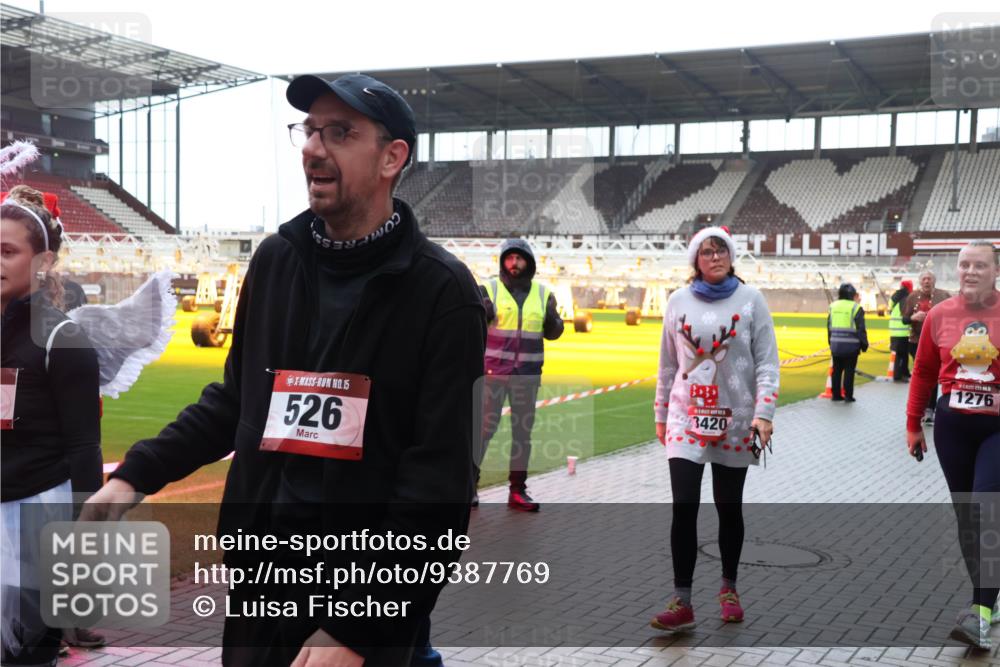 07.12.2025 - St. Pauli X-Mass-Run No. 15 Luisa Fischer http://msf.ph/oto/9387769 07.12.2025 11:47:45 Ziel 15, 526, 3420, 1276, 107, 121, 125, 131, 237, 245, 254, 353, 530, 567, 570, 609, 614, 640, 645, 647, 898, 900, 901, 930, 978, 992, 1540, 1881, 1882, 2047, 2114, 2182, 2221, 2222, 2223, 2347, 2568, 2798, 2928, 3010, 3210, 3215, 3216, 3416, 3419, 3420, 3430, 3471, 3482, 3525, 3594, 3596, 3641, 3655, 3664, 3754, 3770, 3777, 3798, 3800, 3924, 3925, 3948, 3949, 3961, 4883, 5004 meine-sportfotos.de