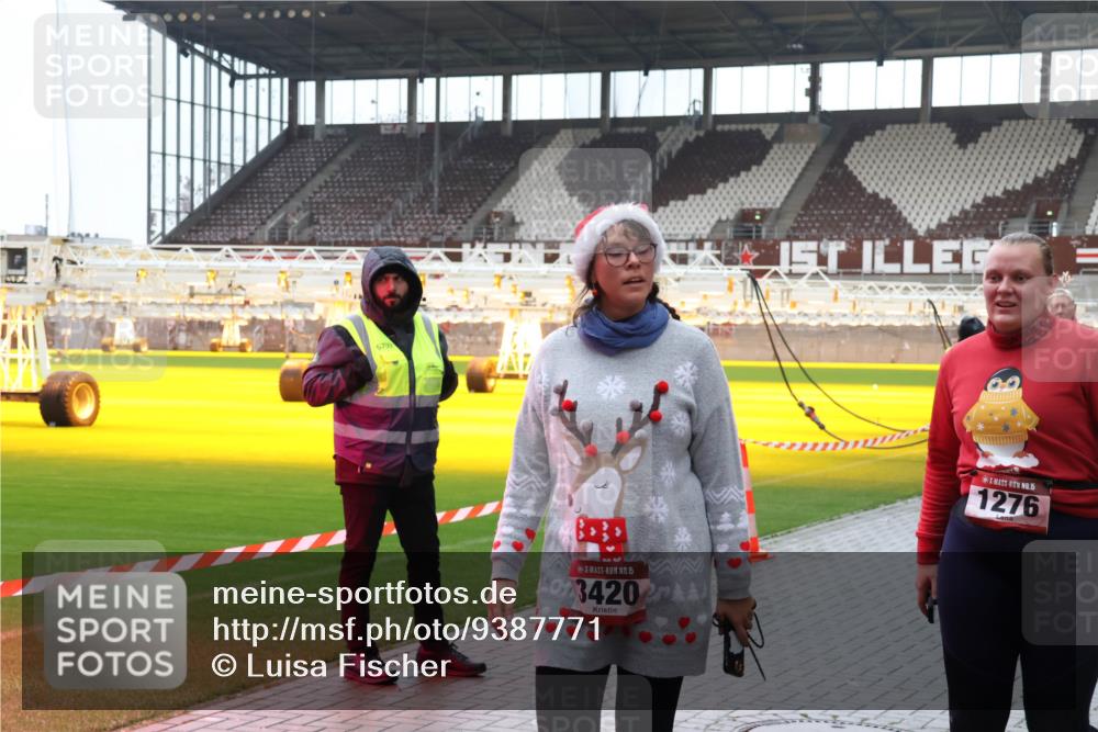 07.12.2025 - St. Pauli X-Mass-Run No. 15 Luisa Fischer http://msf.ph/oto/9387771 07.12.2025 11:47:46 Ziel 6709, 15, 03420, 15, 1276, 107, 121, 125, 131, 237, 245, 254, 353, 530, 567, 570, 609, 614, 640, 645, 647, 898, 900, 901, 930, 992, 1540, 1881, 1882, 2047, 2114, 2182, 2221, 2222, 2223, 2347, 2568, 2798, 2928, 3010, 3210, 3215, 3216, 3416, 3419, 3420, 3430, 3471, 3482, 3525, 3594, 3596, 3641, 3655, 3664, 3754, 3770, 3777, 3798, 3800, 3924, 3925, 3948, 3949, 3961, 4883, 5004 meine-sportfotos.de