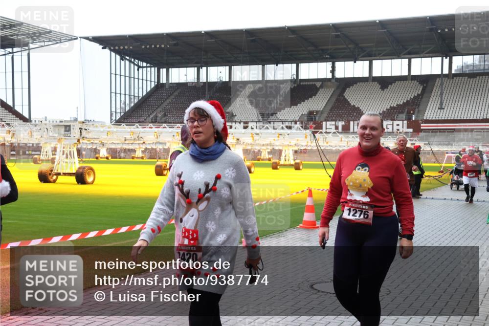 07.12.2025 - St. Pauli X-Mass-Run No. 15 Luisa Fischer http://msf.ph/oto/9387774 07.12.2025 11:47:46 Ziel 12, 5, 1420, 1276, 888, 4683, 107, 121, 125, 131, 237, 245, 254, 353, 530, 567, 570, 609, 614, 640, 645, 647, 898, 900, 901, 930, 992, 1540, 1881, 1882, 2047, 2114, 2182, 2221, 2222, 2223, 2347, 2568, 2798, 2928, 3010, 3210, 3215, 3216, 3416, 3419, 3420, 3430, 3471, 3482, 3525, 3594, 3596, 3641, 3655, 3664, 3754, 3770, 3777, 3798, 3800, 3924, 3925, 3948, 3949, 3961, 4883, 5004 meine-sportfotos.de
