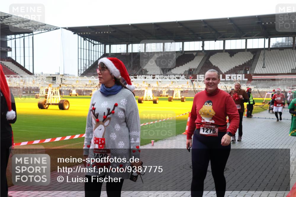 07.12.2025 - St. Pauli X-Mass-Run No. 15 Luisa Fischer http://msf.ph/oto/9387775 07.12.2025 11:47:47 Ziel 15, 420, 5, 1276, 568, 988, 107, 121, 125, 131, 237, 245, 254, 353, 530, 567, 614, 640, 645, 647, 898, 900, 901, 930, 992, 1540, 1881, 1882, 2047, 2114, 2182, 2221, 2222, 2223, 2347, 2568, 2798, 2928, 3010, 3210, 3215, 3216, 3416, 3419, 3420, 3430, 3471, 3482, 3525, 3594, 3596, 3641, 3655, 3664, 3754, 3770, 3777, 3798, 3800, 3924, 3925, 3948, 3949, 3961, 4883, 5004 meine-sportfotos.de