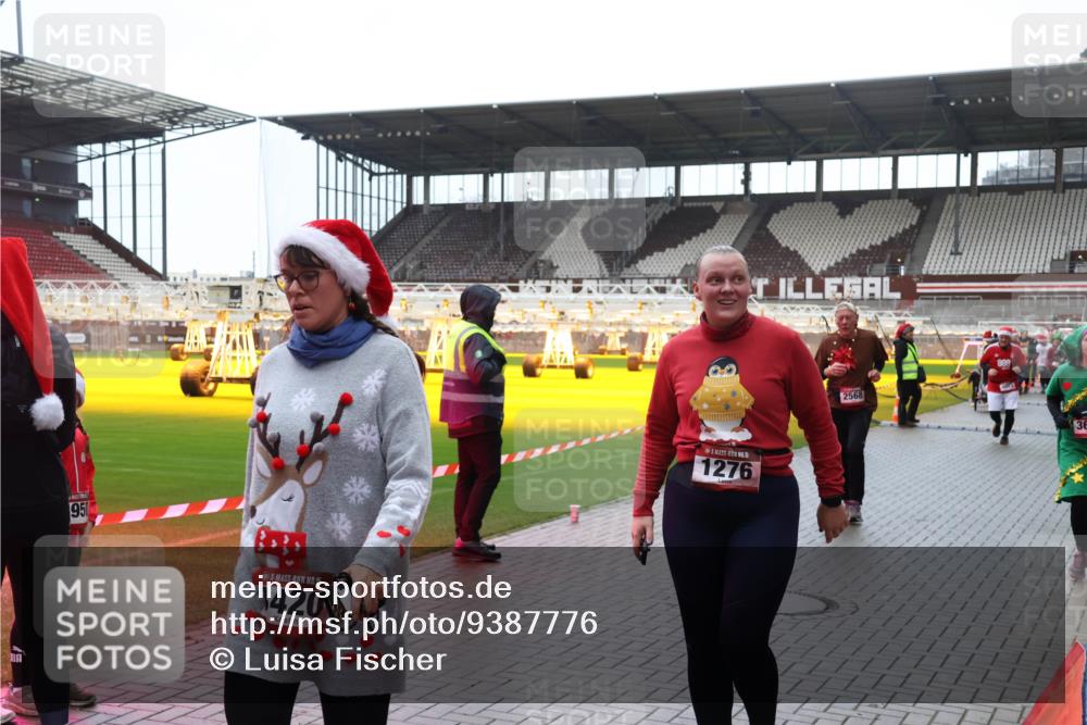 07.12.2025 - St. Pauli X-Mass-Run No. 15 Luisa Fischer http://msf.ph/oto/9387776 07.12.2025 11:47:47 Ziel 950, 15, 3420, 5, 1276, 2568, 888, 36, 107, 121, 125, 131, 237, 245, 254, 353, 530, 567, 614, 640, 645, 647, 898, 900, 901, 930, 992, 1540, 1881, 1882, 2047, 2114, 2182, 2221, 2222, 2223, 2347, 2568, 2798, 2928, 3010, 3210, 3215, 3216, 3416, 3419, 3420, 3430, 3471, 3482, 3525, 3594, 3596, 3641, 3655, 3664, 3754, 3770, 3777, 3798, 3800, 3924, 3925, 3948, 3949, 3961, 4883, 5004 meine-sportfotos.de