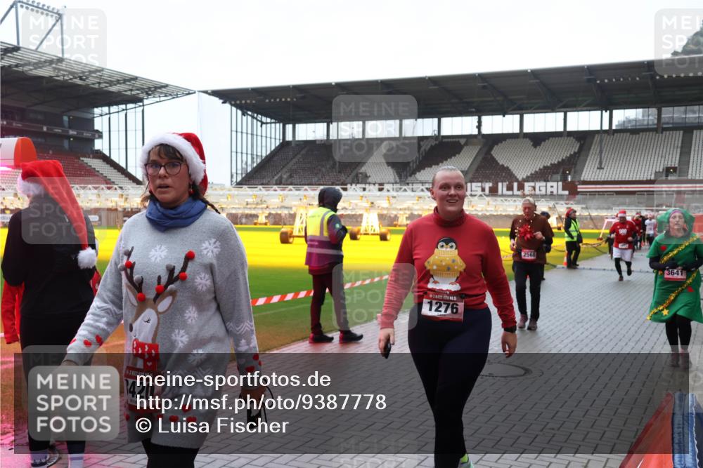 07.12.2025 - St. Pauli X-Mass-Run No. 15 Luisa Fischer http://msf.ph/oto/9387778 07.12.2025 11:47:47 Ziel 15, 1420, 1276, 2568, 3641, 107, 121, 125, 131, 237, 245, 254, 353, 530, 567, 614, 640, 645, 647, 898, 900, 901, 930, 992, 1540, 1881, 1882, 2047, 2114, 2182, 2221, 2222, 2223, 2347, 2568, 2798, 2928, 3010, 3210, 3215, 3216, 3416, 3419, 3420, 3430, 3471, 3482, 3525, 3594, 3596, 3641, 3655, 3664, 3754, 3770, 3777, 3798, 3800, 3924, 3925, 3948, 3949, 3961, 4883, 5004 meine-sportfotos.de