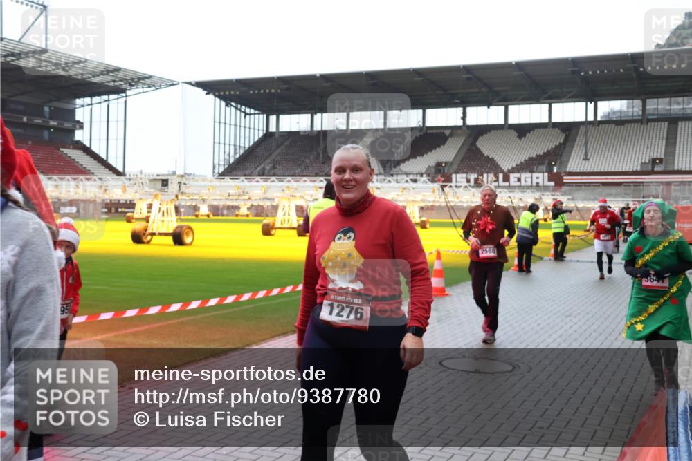 07.12.2025 - St. Pauli X-Mass-Run No. 15 Luisa Fischer http://msf.ph/oto/9387780 07.12.2025 11:47:48 Ziel 95, 15, 1276, 1, 2568, 364, 107, 121, 125, 131, 237, 245, 254, 353, 530, 614, 640, 645, 647, 898, 900, 901, 930, 992, 1540, 1881, 1882, 2047, 2114, 2182, 2221, 2222, 2223, 2347, 2568, 2798, 2928, 3010, 3210, 3215, 3216, 3416, 3419, 3420, 3430, 3471, 3482, 3525, 3594, 3596, 3641, 3655, 3664, 3754, 3770, 3777, 3798, 3800, 3924, 3925, 3948, 3949, 3961, 4883, 5004 meine-sportfotos.de