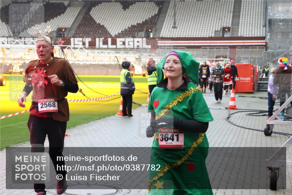 07.12.2025 - St. Pauli X-Mass-Run No. 15 Luisa Fischer http://msf.ph/oto/9387782 07.12.2025 11:47:49 Ziel 15, 2568, 15, 3641, 107, 121, 125, 131, 237, 245, 254, 353, 530, 614, 645, 647, 898, 900, 901, 930, 992, 1540, 1881, 1882, 2047, 2114, 2182, 2221, 2223, 2568, 2798, 2928, 3010, 3210, 3215, 3216, 3416, 3419, 3420, 3430, 3471, 3482, 3594, 3596, 3641, 3655, 3664, 3754, 3770, 3777, 3798, 3800, 3924, 3925, 3948, 3949, 3961, 4883, 5004 meine-sportfotos.de