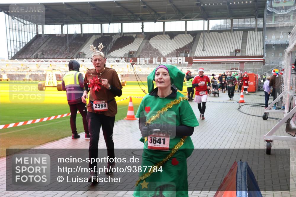 07.12.2025 - St. Pauli X-Mass-Run No. 15 Luisa Fischer http://msf.ph/oto/9387784 07.12.2025 11:47:50 Ziel 2568, 15, 3641, 988, 4683, 107, 121, 125, 131, 237, 245, 254, 353, 530, 614, 898, 900, 901, 930, 992, 1540, 1881, 1882, 2047, 2114, 2182, 2221, 2223, 2568, 2798, 2928, 3010, 3210, 3215, 3216, 3416, 3419, 3420, 3430, 3471, 3482, 3594, 3596, 3641, 3655, 3664, 3754, 3770, 3777, 3798, 3800, 3948, 3949, 3961, 4883, 5004 meine-sportfotos.de
