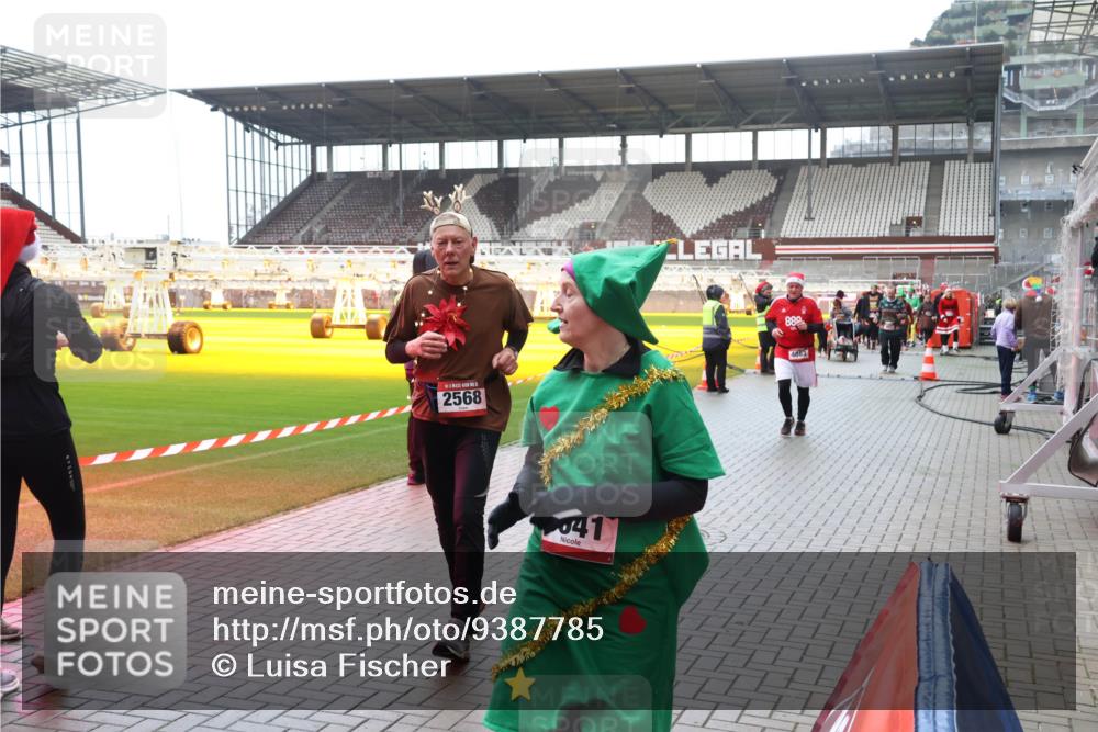 07.12.2025 - St. Pauli X-Mass-Run No. 15 Luisa Fischer http://msf.ph/oto/9387785 07.12.2025 11:47:50 Ziel 2568, 41, 888, 4883, 107, 121, 125, 131, 237, 245, 254, 353, 530, 614, 898, 900, 901, 930, 992, 1540, 1881, 1882, 2047, 2114, 2182, 2221, 2223, 2568, 2798, 2928, 3010, 3210, 3215, 3216, 3416, 3419, 3420, 3430, 3471, 3482, 3594, 3596, 3641, 3655, 3664, 3754, 3770, 3777, 3798, 3800, 3948, 3949, 3961, 4883, 5004 meine-sportfotos.de