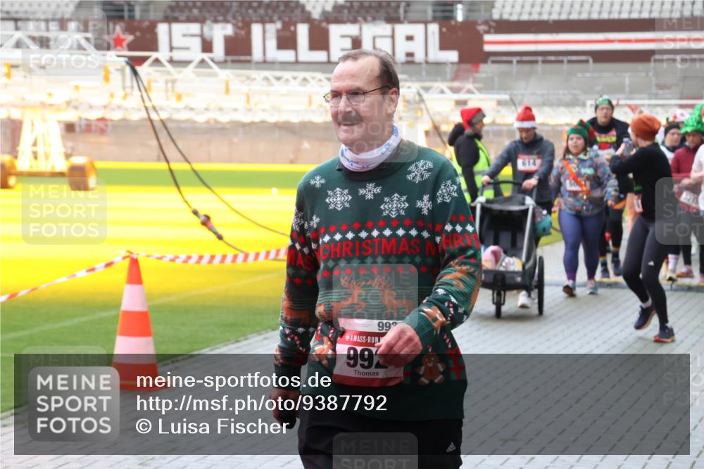07.12.2025 - St. Pauli X-Mass-Run No. 15 Luisa Fischer http://msf.ph/oto/9387792 07.12.2025 11:48:00 Ziel 1, 99, 992, 614, 107, 121, 125, 131, 237, 245, 254, 353, 530, 614, 898, 900, 901, 930, 992, 1032, 1534, 1539, 1540, 1622, 1951, 2221, 2223, 2381, 2384, 2451, 2452, 2475, 2516, 2568, 3215, 3216, 3225, 3227, 3416, 3419, 3420, 3430, 3471, 3482, 3594, 3596, 3641, 3655, 3664, 3754, 3770, 3798, 3800, 3948, 3949, 4425, 4427, 4883, 5004 meine-sportfotos.de