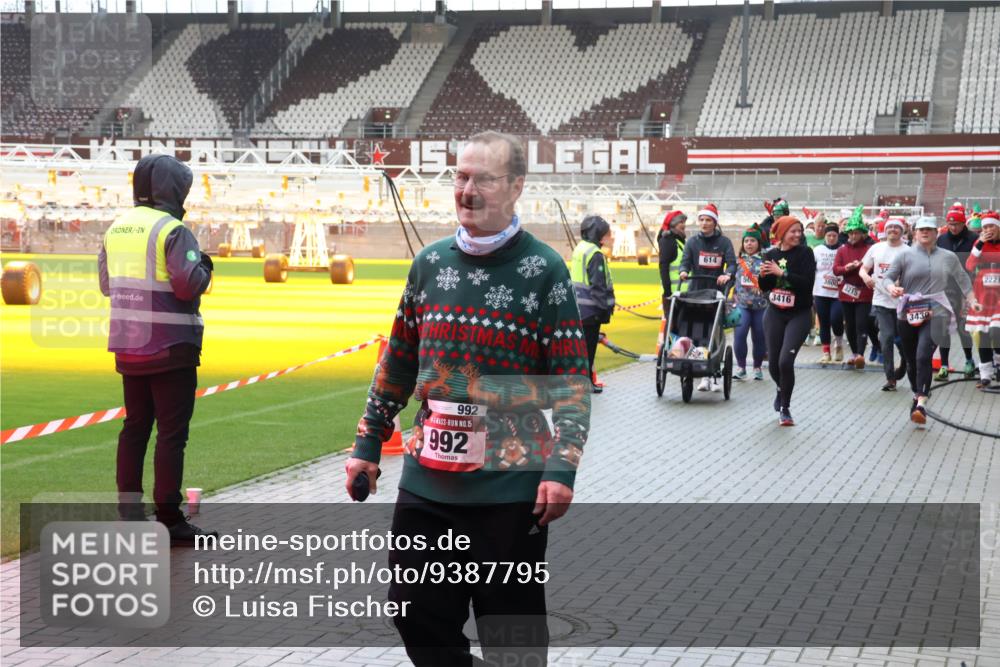 07.12.2025 - St. Pauli X-Mass-Run No. 15 Luisa Fischer http://msf.ph/oto/9387795 07.12.2025 11:48:00 Ziel 15, 992, 15, 992, 614, 3800, 3215, 3416, 3430, 2221, 107, 121, 125, 131, 237, 245, 254, 353, 530, 614, 898, 900, 901, 930, 992, 1032, 1534, 1539, 1540, 1622, 1951, 2221, 2223, 2381, 2384, 2451, 2452, 2475, 2516, 2568, 3215, 3216, 3225, 3227, 3416, 3419, 3420, 3430, 3471, 3482, 3594, 3596, 3641, 3655, 3664, 3754, 3770, 3798, 3800, 3948, 3949, 4425, 4427, 4883, 5004 meine-sportfotos.de