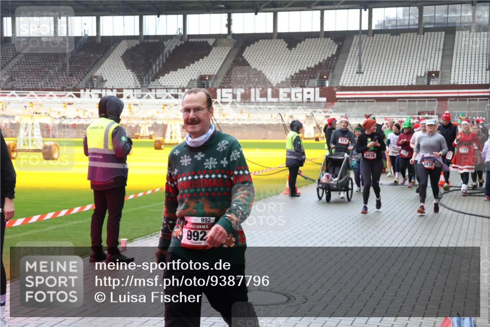 07.12.2025 - St. Pauli X-Mass-Run No. 15 Luisa Fischer http://msf.ph/oto/9387796 07.12.2025 11:48:01 Ziel 1, 992, 15, 992, 614, 3416, 1215, 3430, 2221, 107, 121, 125, 131, 237, 245, 254, 614, 898, 900, 901, 930, 992, 1032, 1534, 1539, 1540, 1622, 1951, 2221, 2223, 2381, 2384, 2451, 2452, 2475, 2516, 2568, 3215, 3216, 3225, 3227, 3416, 3419, 3420, 3430, 3471, 3482, 3594, 3596, 3641, 3655, 3664, 3754, 3770, 3798, 3800, 3948, 3949, 4425, 4427, 4883, 5004 meine-sportfotos.de