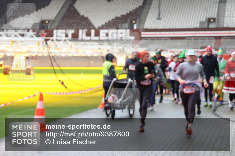 07.12.2025 - St. Pauli X-Mass-Run No. 15 Luisa Fischer http://msf.ph/oto/9387800 07.12.2025 11:48:02 Ziel 107, 121, 125, 131, 237, 245, 254, 614, 898, 900, 901, 930, 992, 1032, 1534, 1539, 1540, 1622, 1951, 2221, 2223, 2381, 2384, 2451, 2452, 2475, 2516, 2568, 3215, 3216, 3225, 3227, 3313, 3416, 3419, 3420, 3430, 3471, 3482, 3594, 3596, 3641, 3655, 3664, 3754, 3770, 3798, 3800, 3948, 3949, 4425, 4427, 4883, 5004 meine-sportfotos.de
