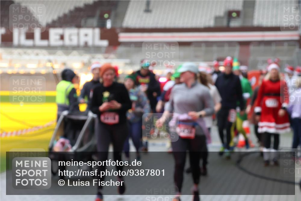 07.12.2025 - St. Pauli X-Mass-Run No. 15 Luisa Fischer http://msf.ph/oto/9387801 07.12.2025 11:48:02 Ziel 107, 121, 125, 131, 237, 245, 254, 614, 898, 900, 901, 930, 992, 1032, 1534, 1539, 1540, 1622, 1951, 2221, 2223, 2381, 2384, 2451, 2452, 2475, 2516, 2568, 3215, 3216, 3225, 3227, 3313, 3416, 3419, 3420, 3430, 3471, 3482, 3594, 3596, 3641, 3655, 3664, 3754, 3770, 3798, 3800, 3948, 3949, 4425, 4427, 4883, 5004 meine-sportfotos.de