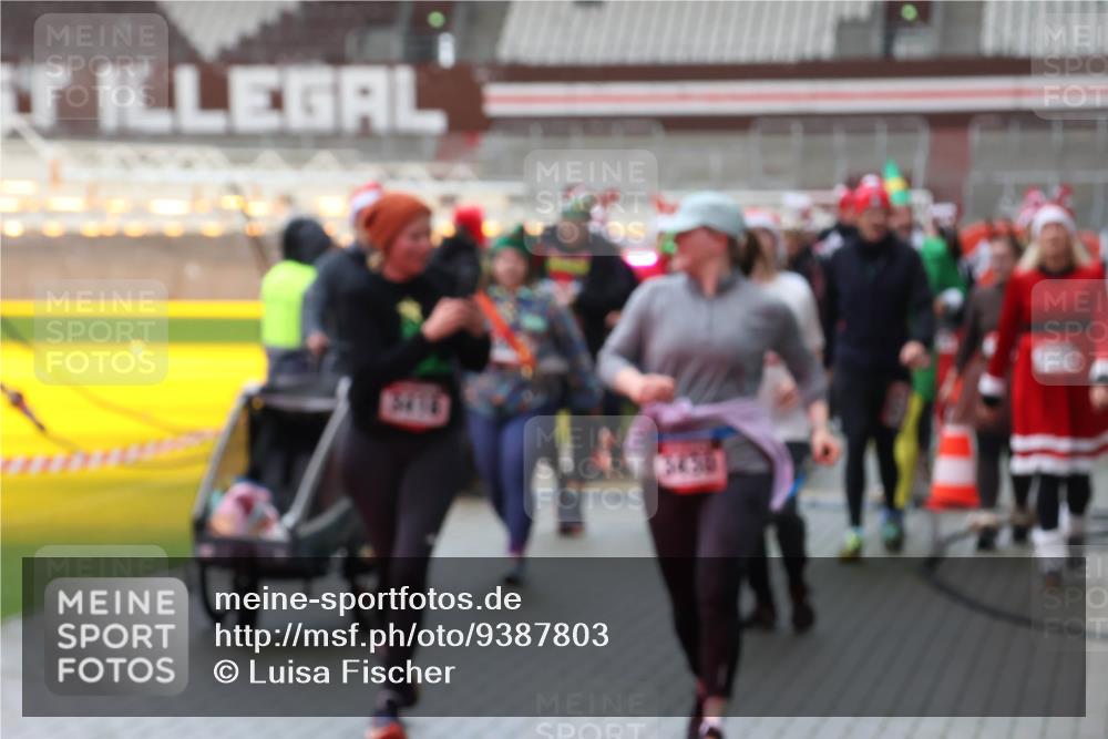 07.12.2025 - St. Pauli X-Mass-Run No. 15 Luisa Fischer http://msf.ph/oto/9387803 07.12.2025 11:48:02 Ziel 3416, 107, 121, 125, 131, 237, 245, 254, 614, 898, 900, 901, 930, 992, 1032, 1534, 1539, 1540, 1622, 1951, 2221, 2223, 2381, 2384, 2451, 2452, 2475, 2516, 2568, 3215, 3216, 3225, 3227, 3313, 3416, 3419, 3420, 3430, 3471, 3482, 3594, 3596, 3641, 3655, 3664, 3754, 3770, 3798, 3800, 3948, 3949, 4425, 4427, 4883, 5004 meine-sportfotos.de
