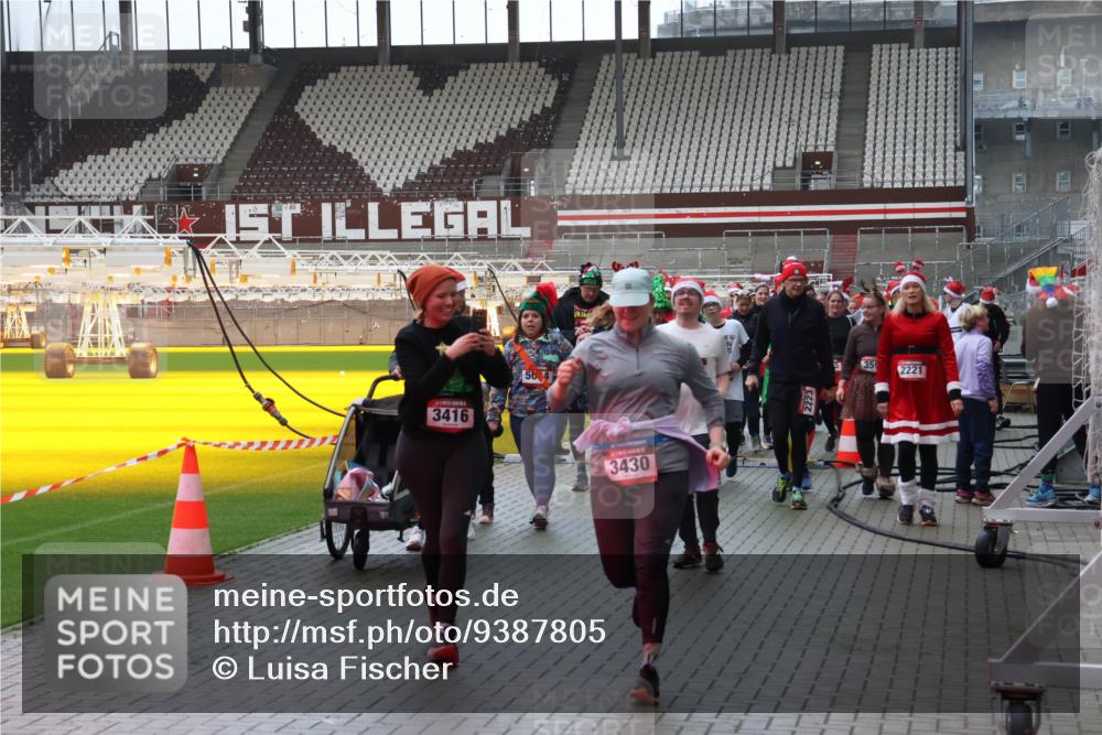 07.12.2025 - St. Pauli X-Mass-Run No. 15 Luisa Fischer http://msf.ph/oto/9387805 07.12.2025 11:48:03 Ziel 3416, 50, 4, 3430, 2223, 359, 2221, 107, 121, 125, 131, 237, 245, 254, 614, 898, 900, 901, 930, 992, 1032, 1534, 1539, 1540, 1622, 1951, 2221, 2223, 2381, 2384, 2451, 2452, 2475, 2516, 2568, 3215, 3216, 3225, 3227, 3313, 3416, 3419, 3420, 3430, 3471, 3482, 3594, 3596, 3641, 3655, 3664, 3754, 3770, 3798, 3800, 3948, 3949, 4425, 4427, 4883, 5004 meine-sportfotos.de