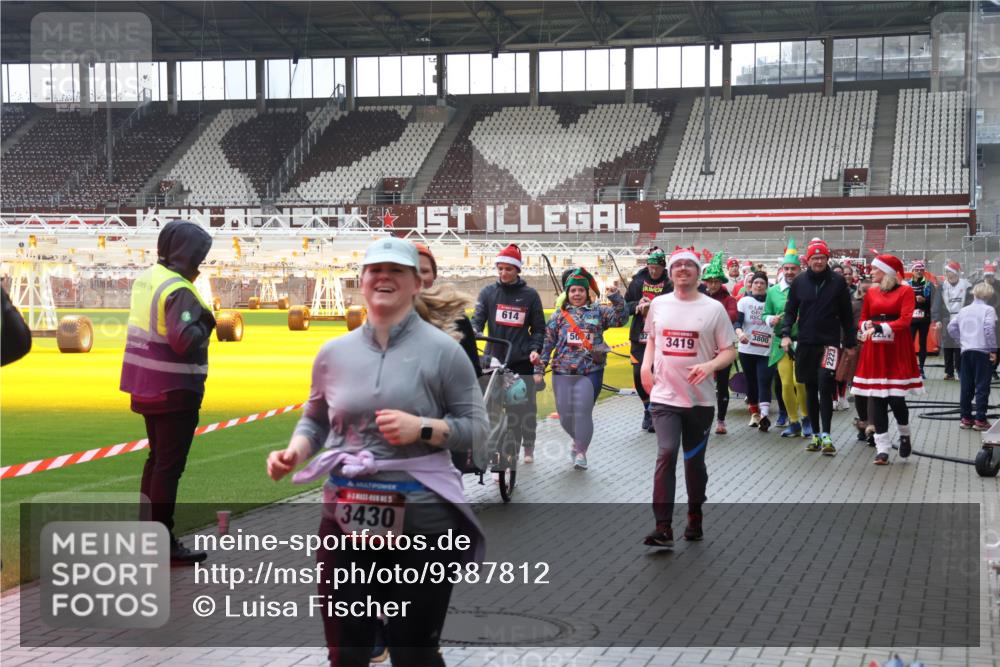 07.12.2025 - St. Pauli X-Mass-Run No. 15 Luisa Fischer http://msf.ph/oto/9387812 07.12.2025 11:48:05 Ziel 3430, 614, 3800, 5004, 3419, 107, 121, 125, 131, 237, 245, 254, 614, 898, 900, 901, 930, 992, 1032, 1471, 1474, 1534, 1539, 1540, 1597, 1622, 1951, 2221, 2223, 2381, 2384, 2451, 2452, 2475, 2516, 2568, 2842, 3225, 3227, 3312, 3313, 3416, 3419, 3420, 3430, 3471, 3482, 3594, 3596, 3641, 3655, 3664, 3754, 3770, 3798, 3800, 4425, 4427, 4883 meine-sportfotos.de