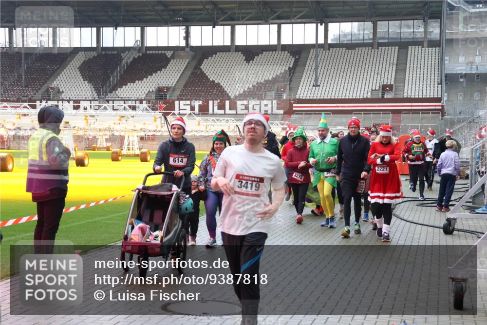 07.12.2025 - St. Pauli X-Mass-Run No. 15 Luisa Fischer http://msf.ph/oto/9387818 07.12.2025 11:48:06 Ziel 614, 5, 3419, 3215, 3594, 2221, 1540, 107, 121, 125, 131, 237, 245, 254, 614, 898, 900, 901, 930, 992, 1032, 1471, 1474, 1534, 1539, 1540, 1597, 1622, 1951, 2221, 2223, 2381, 2384, 2451, 2452, 2475, 2516, 2568, 2842, 3225, 3227, 3312, 3313, 3416, 3419, 3430, 3471, 3482, 3594, 3596, 3641, 3655, 3664, 3754, 3770, 3798, 3800, 4425, 4427, 4883 meine-sportfotos.de