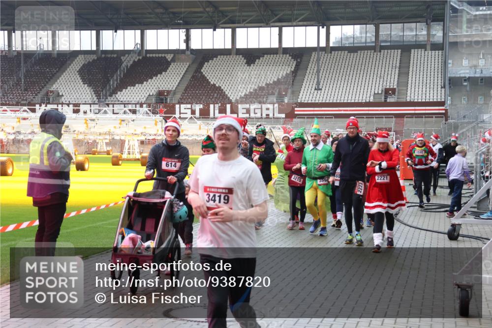 07.12.2025 - St. Pauli X-Mass-Run No. 15 Luisa Fischer http://msf.ph/oto/9387820 07.12.2025 11:48:07 Ziel 614, 3419, 3215, 3594, 80, 2223, 2221, 1540, 107, 121, 125, 131, 237, 245, 254, 724, 796, 898, 900, 901, 930, 992, 1032, 1471, 1474, 1534, 1539, 1540, 1597, 1622, 1951, 2221, 2223, 2381, 2384, 2451, 2452, 2475, 2516, 2568, 2842, 3225, 3227, 3312, 3313, 3416, 3419, 3430, 3471, 3482, 3594, 3596, 3641, 3655, 3664, 3754, 3770, 3798, 3800, 4425, 4427, 4883 meine-sportfotos.de
