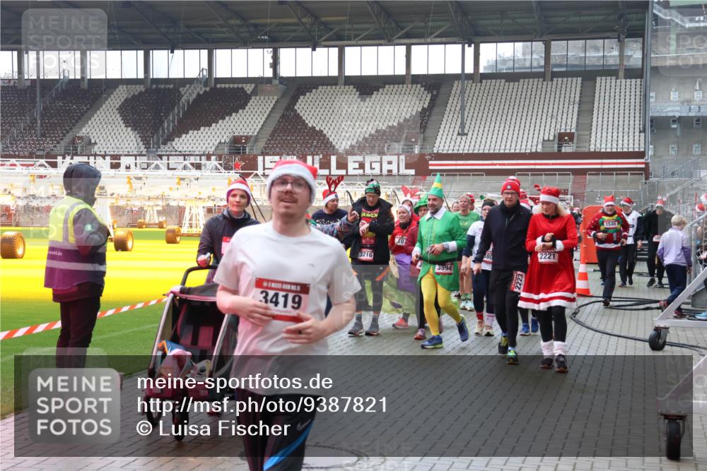 07.12.2025 - St. Pauli X-Mass-Run No. 15 Luisa Fischer http://msf.ph/oto/9387821 07.12.2025 11:48:07 Ziel 3419, 3216, 107, 80, 3594, 2223, 2221, 1540, 107, 121, 125, 131, 237, 245, 254, 724, 796, 898, 900, 901, 930, 992, 1032, 1471, 1474, 1534, 1539, 1540, 1597, 1622, 1951, 2221, 2223, 2381, 2384, 2451, 2452, 2475, 2516, 2568, 2842, 3225, 3227, 3312, 3313, 3416, 3419, 3430, 3471, 3482, 3594, 3596, 3641, 3655, 3664, 3754, 3770, 3798, 3800, 4425, 4427, 4883 meine-sportfotos.de