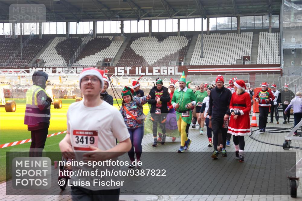 07.12.2025 - St. Pauli X-Mass-Run No. 15 Luisa Fischer http://msf.ph/oto/9387822 07.12.2025 11:48:07 Ziel 3419, 50, 04, 8216, 3594, 3754, 10, 221, 1540, 3482, 107, 121, 125, 131, 237, 245, 254, 724, 796, 898, 900, 901, 930, 992, 1032, 1471, 1474, 1534, 1539, 1540, 1597, 1622, 1951, 2221, 2223, 2381, 2384, 2451, 2452, 2475, 2516, 2568, 2842, 3225, 3227, 3312, 3313, 3416, 3419, 3430, 3471, 3482, 3594, 3596, 3641, 3655, 3664, 3754, 3770, 3798, 3800, 4425, 4427, 4883 meine-sportfotos.de