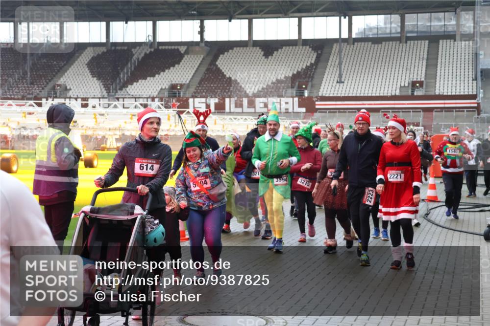 07.12.2025 - St. Pauli X-Mass-Run No. 15 Luisa Fischer http://msf.ph/oto/9387825 07.12.2025 11:48:08 Ziel 614, 5, 04, 321, 3594, 35, 3215, 2223, 2221, 1540, 107, 121, 125, 131, 237, 245, 254, 724, 796, 930, 992, 1032, 1471, 1474, 1534, 1539, 1540, 1597, 1622, 1951, 2221, 2223, 2381, 2384, 2451, 2452, 2475, 2516, 2842, 3225, 3227, 3312, 3313, 3416, 3419, 3430, 3471, 3482, 3594, 3596, 3655, 3664, 3754, 3770, 3798, 3800, 4425, 4427, 4883 meine-sportfotos.de