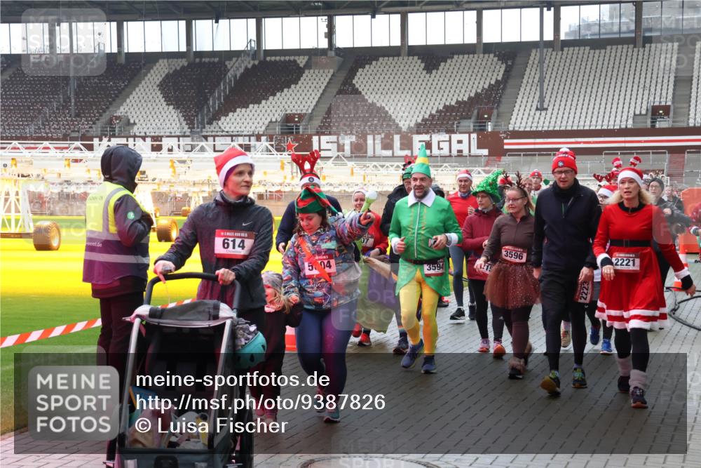 07.12.2025 - St. Pauli X-Mass-Run No. 15 Luisa Fischer http://msf.ph/oto/9387826 07.12.2025 11:48:08 Ziel 5, 614, 5, 04, 3594, 3596, 2223, 2221, 107, 121, 125, 131, 237, 245, 254, 724, 796, 930, 992, 1032, 1471, 1474, 1534, 1539, 1540, 1597, 1622, 1951, 2221, 2223, 2381, 2384, 2451, 2452, 2475, 2516, 2842, 3225, 3227, 3312, 3313, 3416, 3419, 3430, 3471, 3482, 3594, 3596, 3655, 3664, 3754, 3770, 3798, 3800, 4425, 4427, 4883 meine-sportfotos.de