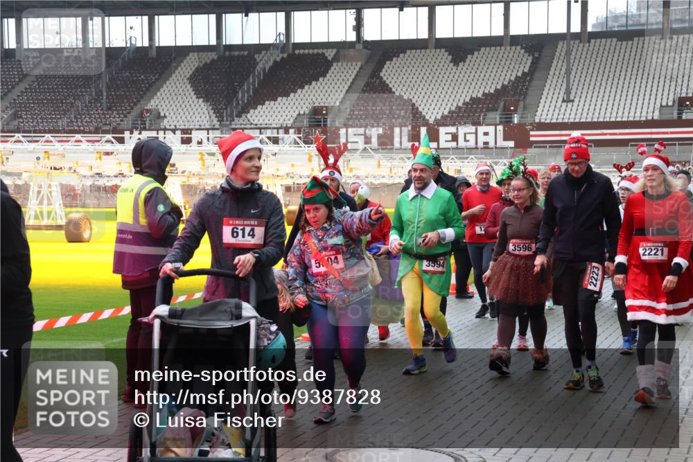 07.12.2025 - St. Pauli X-Mass-Run No. 15 Luisa Fischer http://msf.ph/oto/9387828 07.12.2025 11:48:09 Ziel 15, 614, 5, 04, 3594, 3596, 2223, 2221, 107, 121, 125, 131, 237, 245, 254, 724, 796, 930, 992, 1032, 1471, 1474, 1534, 1539, 1540, 1597, 1622, 1951, 2221, 2223, 2381, 2384, 2451, 2452, 2475, 2516, 2842, 3225, 3227, 3312, 3313, 3416, 3419, 3430, 3471, 3482, 3594, 3596, 3655, 3664, 3754, 3770, 3798, 3800, 4425, 4427, 4883 meine-sportfotos.de