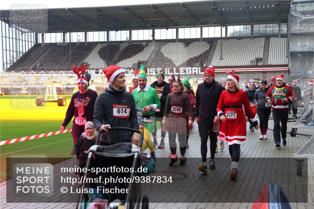 07.12.2025 - St. Pauli X-Mass-Run No. 15 Luisa Fischer http://msf.ph/oto/9387834 07.12.2025 11:48:10 Ziel 131, 5, 614, 3594, 3596, 2221, 930, 1540, 107, 121, 125, 131, 237, 245, 254, 724, 796, 930, 992, 1032, 1471, 1474, 1534, 1539, 1540, 1597, 1622, 1951, 2221, 2223, 2381, 2384, 2451, 2452, 2475, 2516, 2842, 3225, 3227, 3312, 3313, 3416, 3419, 3430, 3471, 3482, 3594, 3596, 3655, 3664, 3754, 3770, 3798, 3800, 4425, 4427, 4883 meine-sportfotos.de