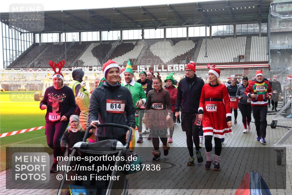 07.12.2025 - St. Pauli X-Mass-Run No. 15 Luisa Fischer http://msf.ph/oto/9387836 07.12.2025 11:48:11 Ziel 131, 1, 5, 614, 194, 16, 3596, 2221, 3655, 930, 1540, 3432, 107, 121, 125, 131, 237, 245, 254, 724, 796, 930, 1032, 1471, 1474, 1534, 1539, 1540, 1597, 1622, 1951, 2221, 2223, 2381, 2384, 2451, 2452, 2475, 2516, 2842, 3225, 3227, 3312, 3313, 3416, 3419, 3430, 3471, 3482, 3594, 3596, 3655, 3664, 3754, 3770, 3798, 3800, 4425, 4427, 4883 meine-sportfotos.de