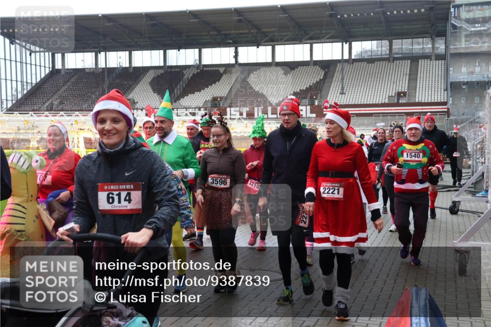 07.12.2025 - St. Pauli X-Mass-Run No. 15 Luisa Fischer http://msf.ph/oto/9387839 07.12.2025 11:48:12 Ziel 15, 614, 3596, 3215, 2221, 1540, 107, 121, 125, 131, 237, 245, 254, 724, 796, 930, 1032, 1471, 1474, 1534, 1539, 1540, 1597, 1622, 1951, 2381, 2384, 2451, 2452, 2475, 2516, 2842, 3225, 3227, 3312, 3313, 3416, 3419, 3430, 3471, 3482, 3547, 3594, 3596, 3655, 3664, 3754, 3770, 3798, 3800, 4425, 4427, 4883 meine-sportfotos.de