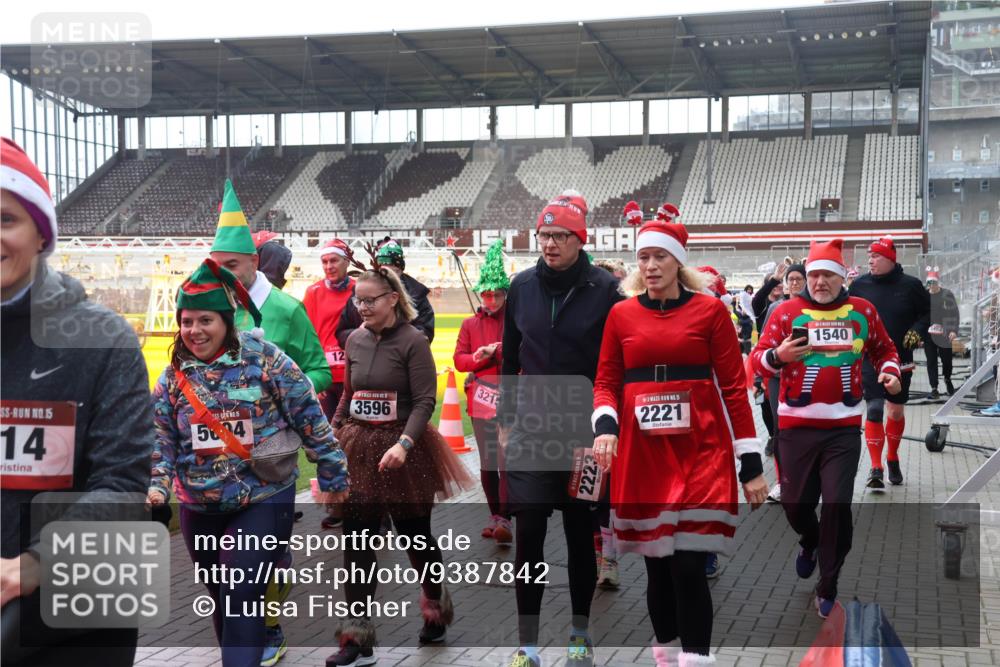 07.12.2025 - St. Pauli X-Mass-Run No. 15 Luisa Fischer http://msf.ph/oto/9387842 07.12.2025 11:48:12 Ziel 15, 14, 504, 12, 3596, 321, 2223, 15, 2221, 1540, 107, 121, 125, 131, 237, 245, 254, 724, 796, 930, 1032, 1471, 1474, 1534, 1539, 1540, 1597, 1622, 1951, 2381, 2384, 2451, 2452, 2475, 2516, 2842, 3225, 3227, 3312, 3313, 3416, 3419, 3430, 3471, 3482, 3547, 3594, 3596, 3655, 3664, 3754, 3770, 3798, 3800, 4425, 4427, 4883 meine-sportfotos.de