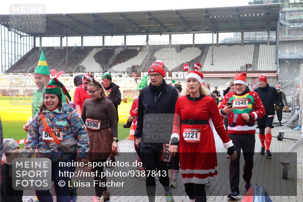 07.12.2025 - St. Pauli X-Mass-Run No. 15 Luisa Fischer http://msf.ph/oto/9387843 07.12.2025 11:48:13 Ziel 15, 504, 3596, 22, 15, 2221, 1540, 107, 121, 125, 131, 237, 245, 254, 724, 796, 930, 1032, 1471, 1474, 1534, 1539, 1540, 1597, 1622, 1951, 2381, 2384, 2451, 2452, 2475, 2516, 2842, 3225, 3227, 3312, 3313, 3416, 3419, 3430, 3542, 3547, 3594, 3596, 3602, 3655, 3664, 3754, 3770, 3798, 3800, 4425, 4427, 4883 meine-sportfotos.de