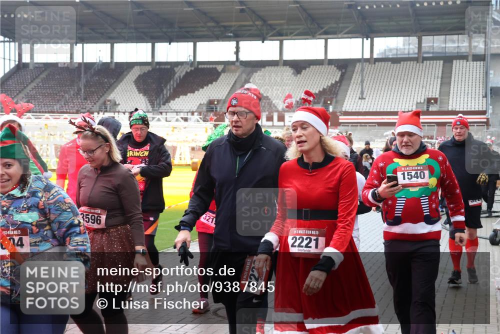 07.12.2025 - St. Pauli X-Mass-Run No. 15 Luisa Fischer http://msf.ph/oto/9387845 07.12.2025 11:48:13 Ziel 15, 004, 3596, 321, 15, 222, 15, 2221, 15, 1540, 107, 121, 125, 131, 237, 245, 254, 724, 796, 930, 1032, 1471, 1474, 1534, 1539, 1540, 1597, 1622, 1951, 2381, 2384, 2451, 2452, 2475, 2516, 2842, 3225, 3227, 3312, 3313, 3416, 3419, 3430, 3542, 3547, 3594, 3596, 3602, 3655, 3664, 3754, 3770, 3798, 3800, 4425, 4427, 4883 meine-sportfotos.de