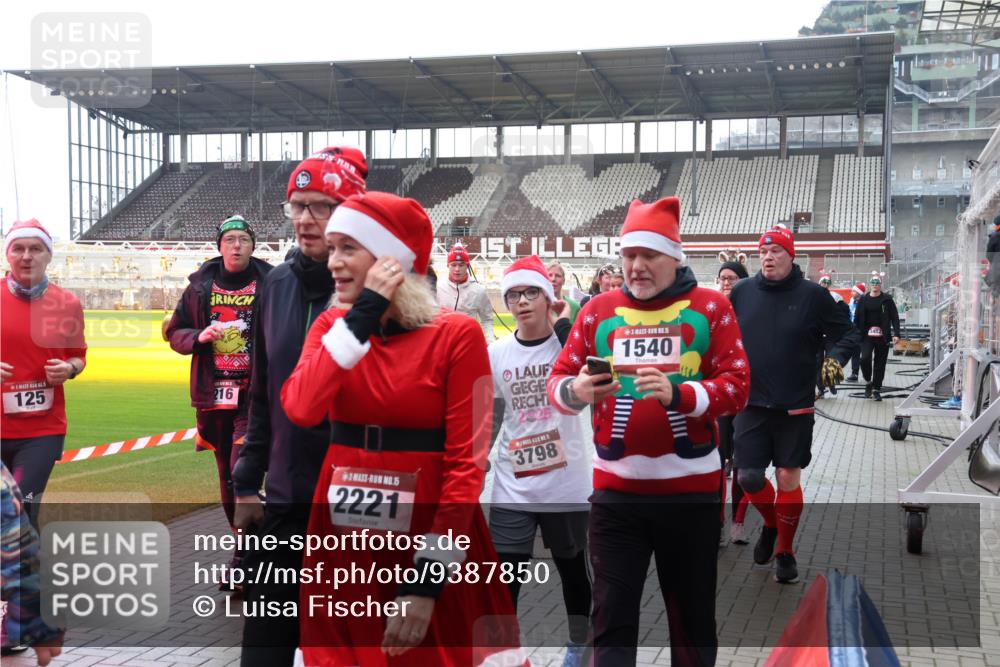 07.12.2025 - St. Pauli X-Mass-Run No. 15 Luisa Fischer http://msf.ph/oto/9387850 07.12.2025 11:48:14 Ziel 125, 216, 1, 15, 1540, 15, 2221, 5, 3798, 107, 121, 125, 131, 207, 237, 245, 254, 724, 796, 930, 1032, 1471, 1474, 1534, 1539, 1540, 1597, 1622, 1951, 2381, 2384, 2451, 2452, 2475, 2516, 2842, 3225, 3227, 3312, 3313, 3416, 3419, 3430, 3542, 3545, 3547, 3594, 3596, 3602, 3655, 3664, 3754, 3770, 4425, 4427, 4883 meine-sportfotos.de