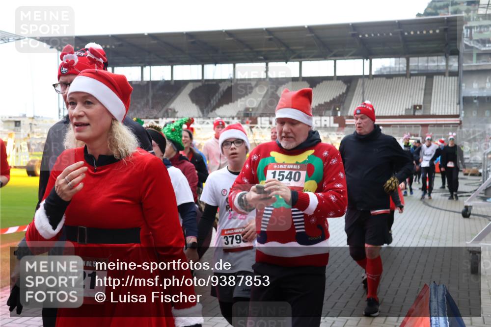 07.12.2025 - St. Pauli X-Mass-Run No. 15 Luisa Fischer http://msf.ph/oto/9387853 07.12.2025 11:48:15 Ziel 15, 2221, 15, 1540, 3793, 60000, 107, 121, 125, 131, 207, 237, 245, 254, 724, 796, 930, 1032, 1471, 1474, 1534, 1539, 1540, 1597, 1622, 1951, 2381, 2384, 2451, 2452, 2475, 2516, 2842, 3225, 3227, 3312, 3313, 3416, 3419, 3430, 3542, 3545, 3547, 3594, 3596, 3602, 3655, 3664, 3754, 3770, 4425, 4427, 4883 meine-sportfotos.de