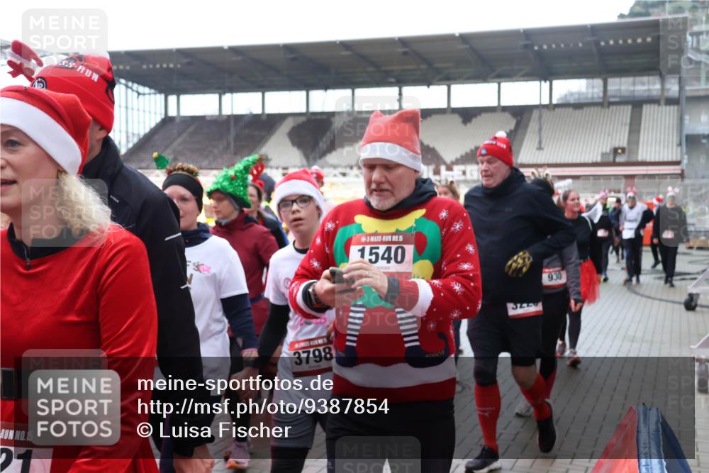 07.12.2025 - St. Pauli X-Mass-Run No. 15 Luisa Fischer http://msf.ph/oto/9387854 07.12.2025 11:48:15 Ziel 15, 21, 15, 1540, 3798, 60000, 344, 930, 107, 121, 125, 131, 207, 237, 245, 254, 724, 796, 930, 1032, 1471, 1474, 1534, 1539, 1540, 1597, 1622, 1951, 2381, 2384, 2451, 2452, 2475, 2516, 2842, 3225, 3227, 3312, 3313, 3416, 3419, 3430, 3542, 3545, 3547, 3594, 3596, 3602, 3655, 3664, 3754, 3770, 4425, 4427, 4883 meine-sportfotos.de