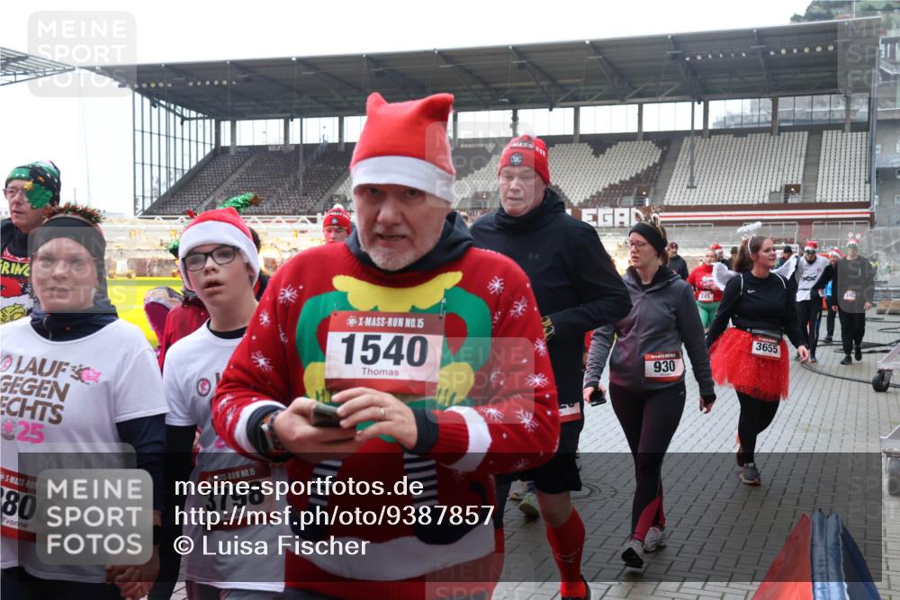 07.12.2025 - St. Pauli X-Mass-Run No. 15 Luisa Fischer http://msf.ph/oto/9387857 07.12.2025 11:48:16 Ziel 25, 15, 800, 15, 3798, 15, 1540, 60008, 245, 930, 3655, 107, 121, 125, 131, 207, 237, 245, 254, 724, 796, 930, 1032, 1471, 1474, 1534, 1539, 1540, 1597, 1622, 1951, 2381, 2384, 2451, 2452, 2475, 2516, 2842, 3225, 3227, 3312, 3313, 3416, 3419, 3430, 3542, 3545, 3547, 3594, 3596, 3602, 3655, 3664, 3754, 3770, 4425, 4427 meine-sportfotos.de