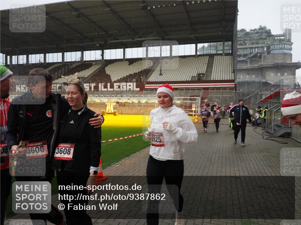 07.12.2025 - St. Pauli X-Mass-Run No. 15 Fabian Wolf http://msf.ph/oto/9387862 07.12.2025 10:18:41 Ziel 243, 264, 269, 721, 1034, 1607, 1671, 2631, 2925, 3520, 3862, 4521, 4522, 4524, 4540, 4547 meine-sportfotos.de