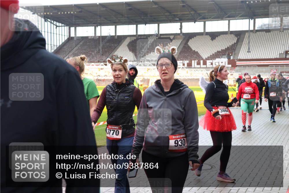07.12.2025 - St. Pauli X-Mass-Run No. 15 Luisa Fischer http://msf.ph/oto/9387864 07.12.2025 11:48:18 Ziel 15, 3770, 930, 3664, 245, 3471, 107, 121, 125, 131, 207, 237, 245, 254, 724, 796, 930, 1032, 1471, 1474, 1534, 1539, 1540, 1597, 1622, 1951, 2381, 2384, 2451, 2452, 2475, 2516, 2842, 3225, 3227, 3312, 3313, 3416, 3419, 3430, 3542, 3545, 3547, 3594, 3596, 3602, 3655, 3664, 3754, 3770, 4425, 4427 meine-sportfotos.de