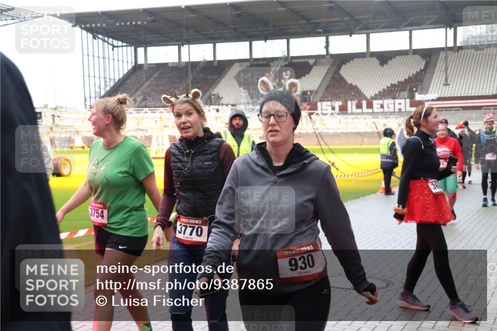 07.12.2025 - St. Pauli X-Mass-Run No. 15 Luisa Fischer http://msf.ph/oto/9387865 07.12.2025 11:48:18 Ziel 3754, 15, 3770, 5, 930, 36, 107, 121, 125, 131, 207, 237, 245, 254, 724, 796, 930, 1032, 1471, 1474, 1534, 1539, 1540, 1597, 1622, 1951, 2381, 2384, 2451, 2452, 2475, 2516, 2842, 3225, 3227, 3312, 3313, 3416, 3419, 3430, 3542, 3545, 3547, 3594, 3596, 3602, 3655, 3664, 3754, 3770, 4425, 4427 meine-sportfotos.de