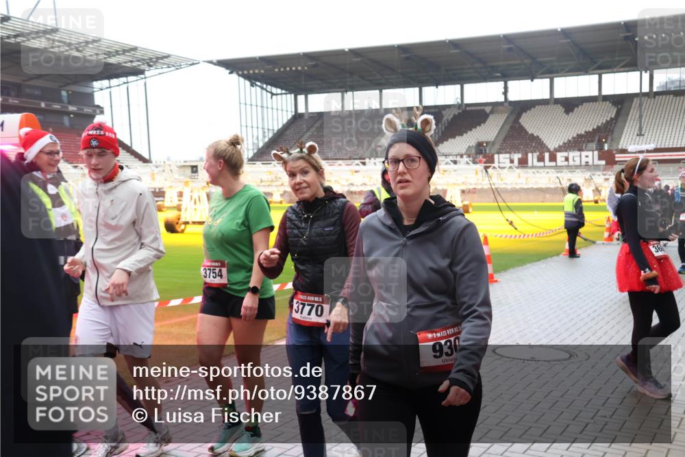 07.12.2025 - St. Pauli X-Mass-Run No. 15 Luisa Fischer http://msf.ph/oto/9387867 07.12.2025 11:48:19 Ziel 1, 3754, 15, 3770, 5, 930, 15, 36, 107, 121, 125, 131, 207, 237, 245, 254, 724, 796, 930, 1032, 1471, 1474, 1534, 1539, 1540, 1597, 1622, 1951, 2381, 2384, 2451, 2452, 2475, 2516, 2842, 3225, 3227, 3312, 3313, 3416, 3419, 3430, 3542, 3545, 3547, 3594, 3596, 3602, 3655, 3664, 3754, 3770, 4425, 4427 meine-sportfotos.de
