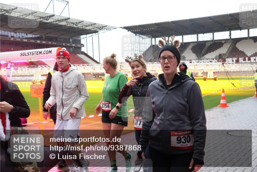 07.12.2025 - St. Pauli X-Mass-Run No. 15 Luisa Fischer http://msf.ph/oto/9387868 07.12.2025 11:48:19 Ziel 3754, 377, 15, 930, 107, 121, 125, 131, 207, 237, 245, 254, 724, 796, 930, 1032, 1471, 1474, 1534, 1539, 1540, 1597, 1622, 1951, 2381, 2384, 2451, 2452, 2475, 2516, 2842, 3225, 3227, 3312, 3313, 3416, 3419, 3430, 3542, 3545, 3547, 3594, 3596, 3602, 3655, 3664, 3754, 3770, 4425, 4427 meine-sportfotos.de