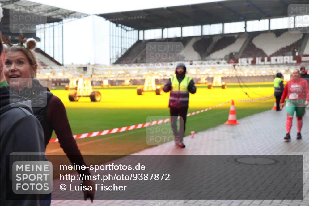 07.12.2025 - St. Pauli X-Mass-Run No. 15 Luisa Fischer http://msf.ph/oto/9387872 07.12.2025 11:48:20 Ziel 107, 121, 125, 131, 207, 237, 245, 254, 724, 796, 930, 1032, 1471, 1474, 1534, 1539, 1540, 1597, 1622, 1951, 2381, 2384, 2451, 2452, 2475, 2516, 2842, 3225, 3227, 3312, 3313, 3416, 3419, 3430, 3542, 3545, 3547, 3602, 3655, 3664, 3754, 3770, 4425, 4427 meine-sportfotos.de