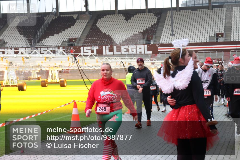 07.12.2025 - St. Pauli X-Mass-Run No. 15 Luisa Fischer http://msf.ph/oto/9387877 07.12.2025 11:48:22 Ziel 5, 245, 1622, 901, 479, 348, 107, 121, 125, 131, 207, 237, 245, 254, 724, 796, 1032, 1471, 1474, 1534, 1539, 1540, 1597, 1622, 1951, 2381, 2384, 2451, 2452, 2475, 2516, 2842, 3225, 3227, 3312, 3313, 3542, 3545, 3547, 3602, 3655, 3664, 3754, 3770, 4425, 4427 meine-sportfotos.de