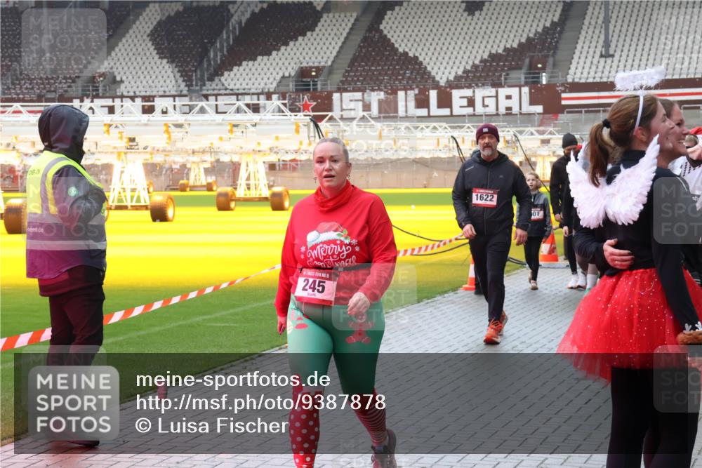 07.12.2025 - St. Pauli X-Mass-Run No. 15 Luisa Fischer http://msf.ph/oto/9387878 07.12.2025 11:48:22 Ziel 19, 15, 245, 1622, 01, 107, 121, 125, 131, 207, 237, 245, 254, 724, 796, 1032, 1471, 1474, 1534, 1539, 1540, 1597, 1622, 1951, 2381, 2384, 2451, 2452, 2475, 2516, 2842, 3225, 3227, 3312, 3313, 3542, 3545, 3547, 3602, 3655, 3664, 3754, 3770, 4425, 4427 meine-sportfotos.de